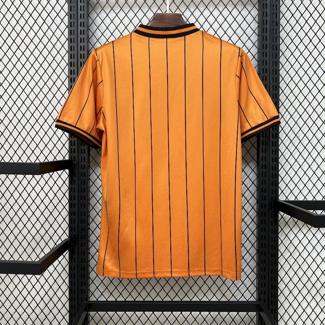 Wolverhampton home 1985-86