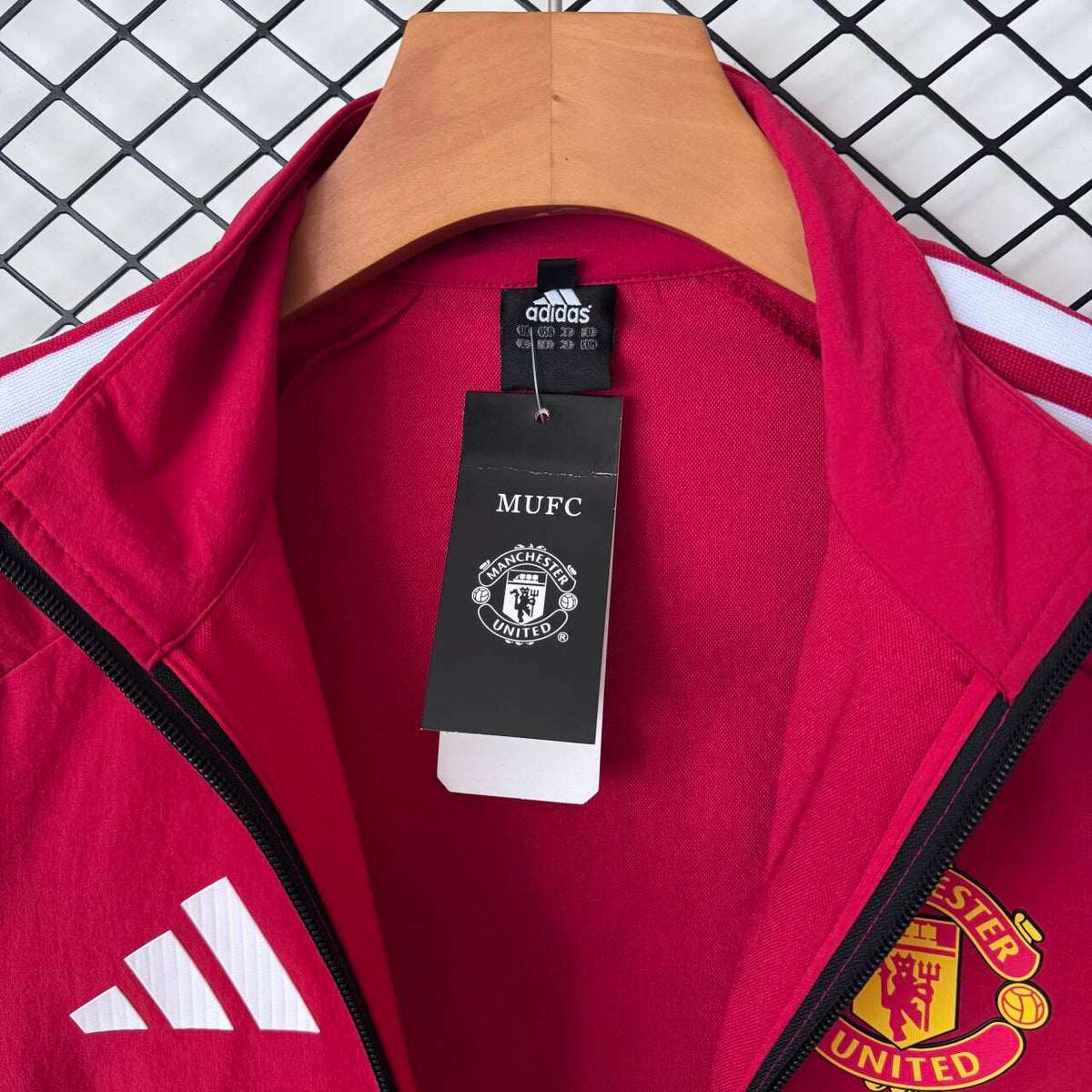 Tuta Manchester United Rosso e Nero 2027