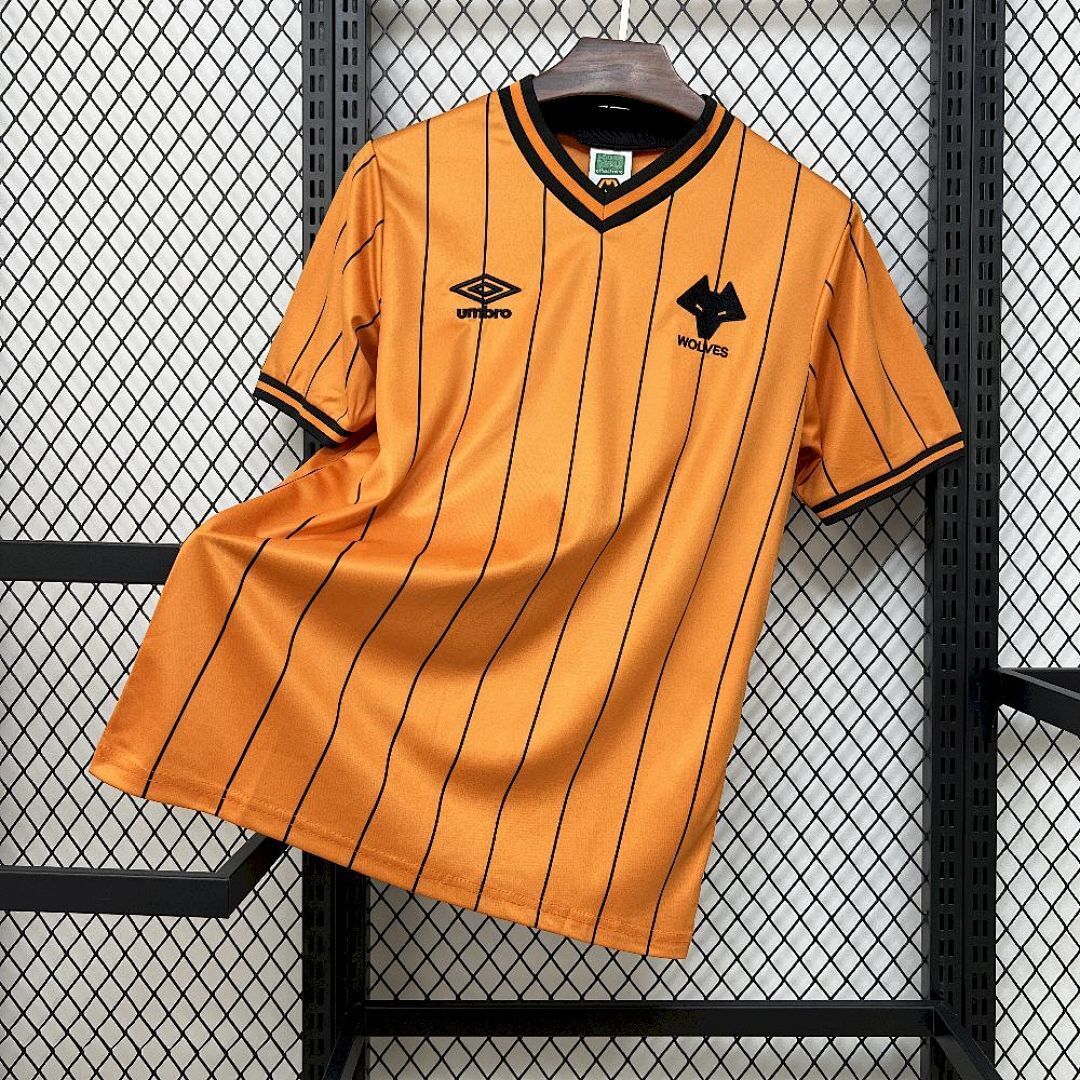 Wolverhampton home 1985-86