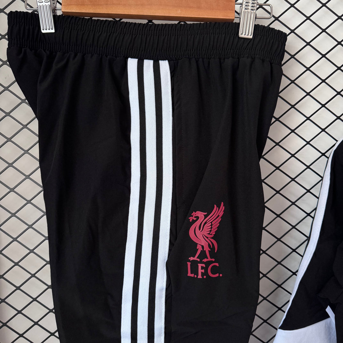 Tuta Liverpool Nero Fasce Bianche 2027