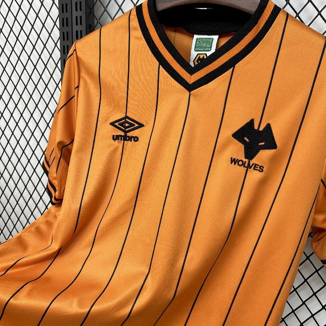 Wolverhampton home 1985-86