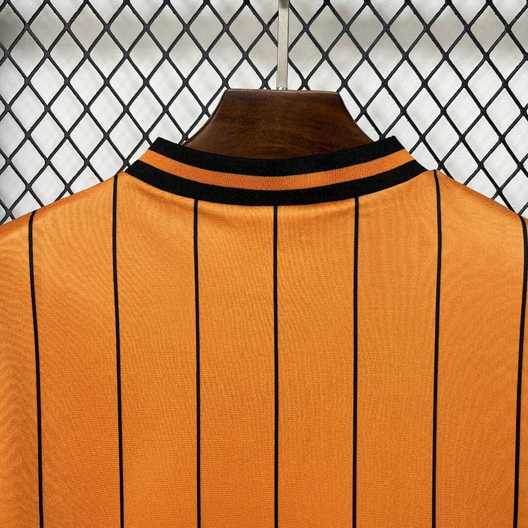 Wolverhampton home 1985-86
